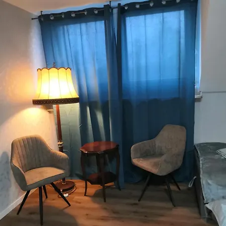 Schoene Am Bahnhof *