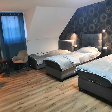 Schoene Am Bahnhof 아파트