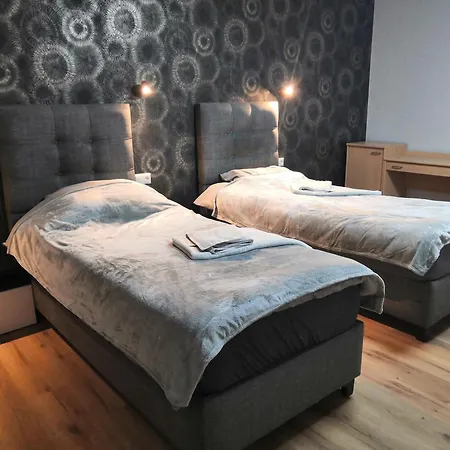 Schoene Am Bahnhof Apartament *