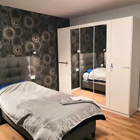 Апартаменты Schoene Am Bahnhof *