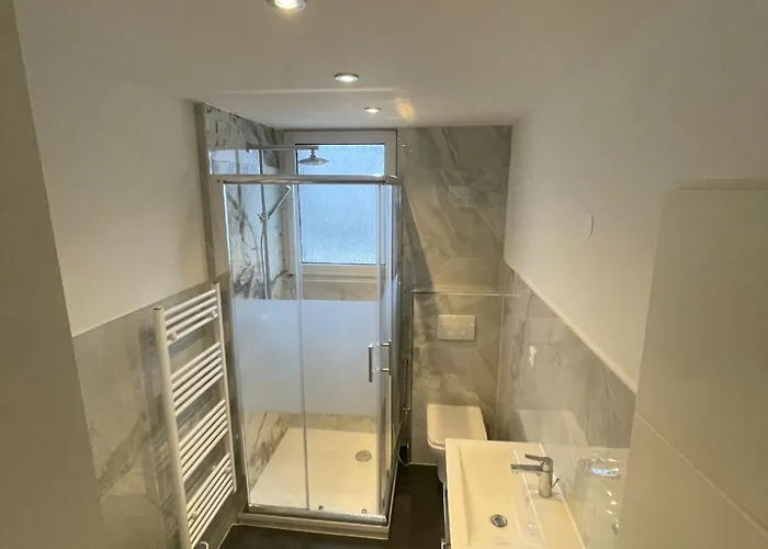 Schoene Am Bahnhof * شفيرته