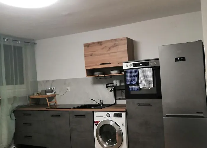 Schoene Am Bahnhof 아파트